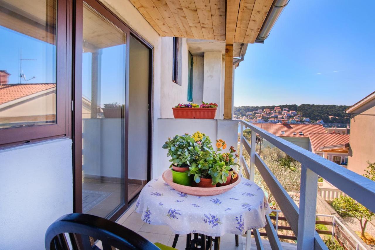 Apartments Mirella Mali Losinj Bagian luar foto