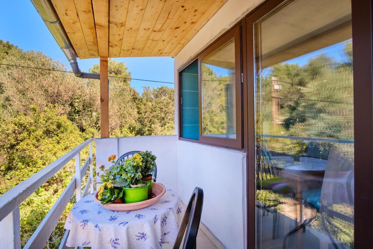 Apartments Mirella Mali Losinj Bagian luar foto