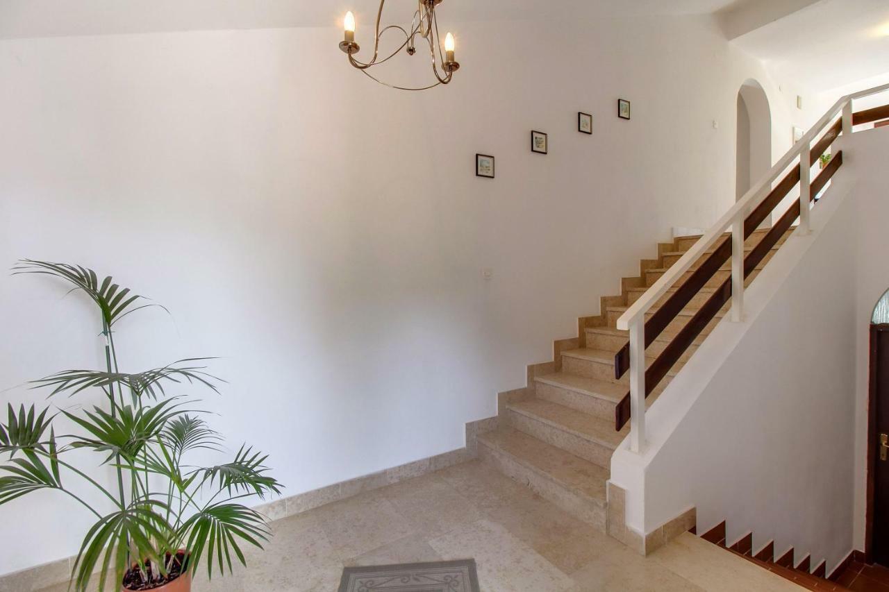 Apartments Mirella Mali Losinj Bagian luar foto
