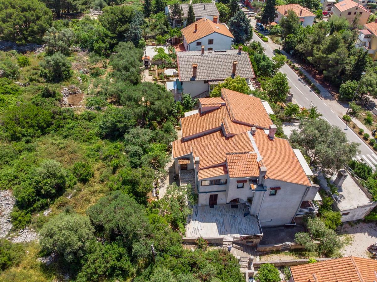 Apartments Mirella Mali Losinj Bagian luar foto