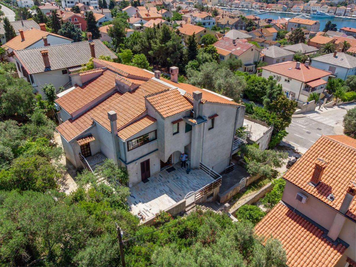 Apartments Mirella Mali Losinj Bagian luar foto